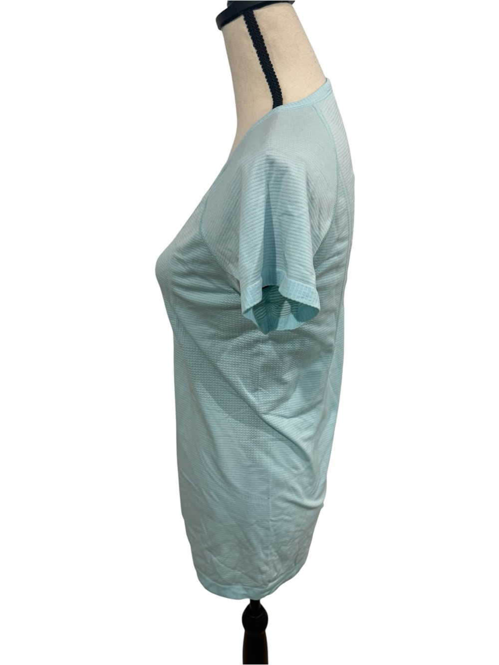 Lululemon Women’s Swiftly Tech Light Blue V-Neck Short Sleeve Top Size 10 - Picture 4 of 10